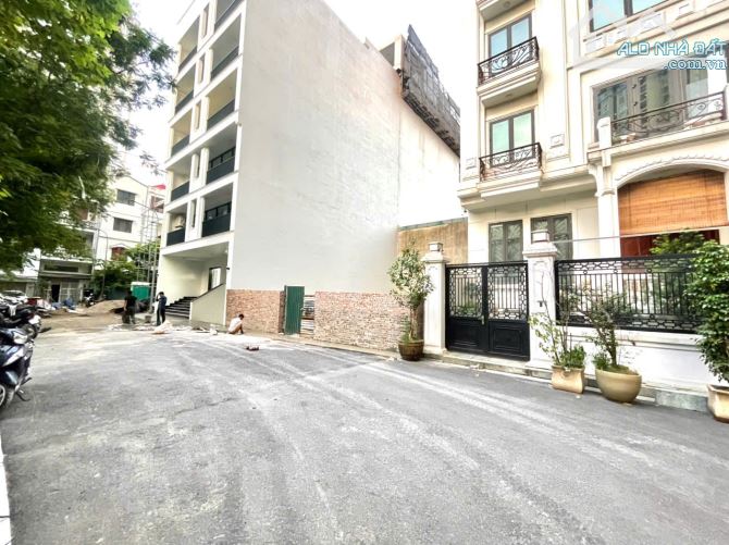 ĐẤT PHÂN LÔ VIP KHU BIỆT THỰ VƯỜN ĐÀO 95 TỶ 176m MT 11m 3 Ô TÔ TRÁNH LẠC LONG QUÂN TÂY HỒ