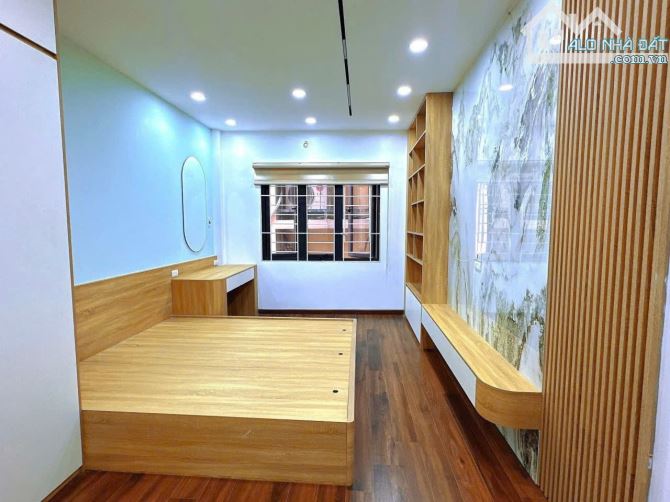 BÁN NHÀ  6 TẦNG  LAI XÁ THANG MÁY LÔ GÓC DIỆN TÍCH 35M2 X 6 TẦNG SỔ ĐỎ Ô TÔ  CHẠY
