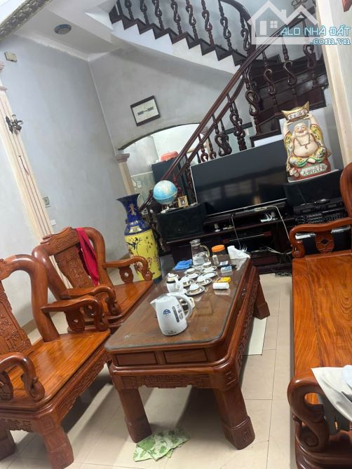 Cho thuê nhà nguyên căn Xã Đàn Ô Chợ 50m2 x 3 tầng, 3 ngủ, 3 wc. 13 triệu chốt.