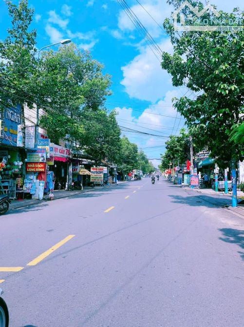Bán đất 2 mặt tiền đường trước sau và 2 phòng trọ phường Long Bình