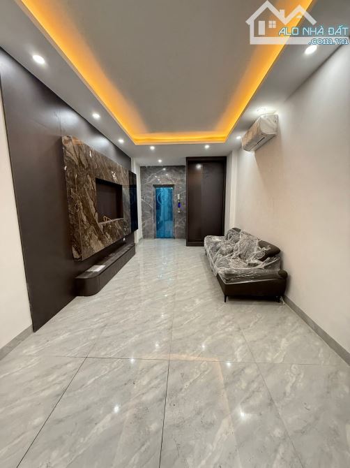 Vũ Ngọc Phan, Đống Đa, thang máy, ngõ thông, 30m oto đỗ,10.3 tỷ
