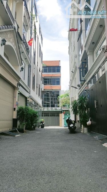 XE HƠI NGỦ NHÀ, 5 tầng BTCT tại BÌNH THẠNH