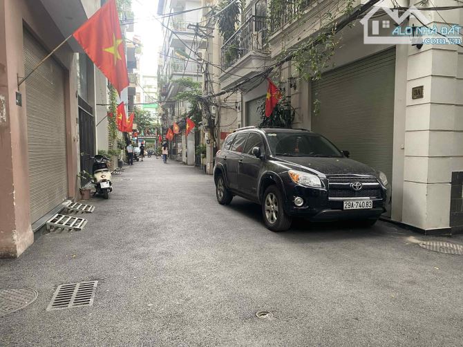 9Tỷ, Nhà Ngã Tư Sở, 58m2*4Tầng, Lô Góc, 30m Ra Phố