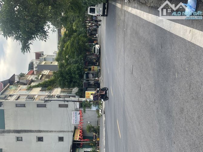 NGÕ 8 NGỌC HỒI _HOÀNG MAI  BÁN NHÀ 3 TẦNG _Ô TÔ ĐỖ CỬA _VIU CÔNG VIÊN CÂY XANH .