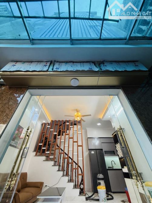 Nhà đẹp 5 tầng 32m2 phố Tây Sơn - Cách MP 5m - 3PN full nội thất - Thoáng sáng