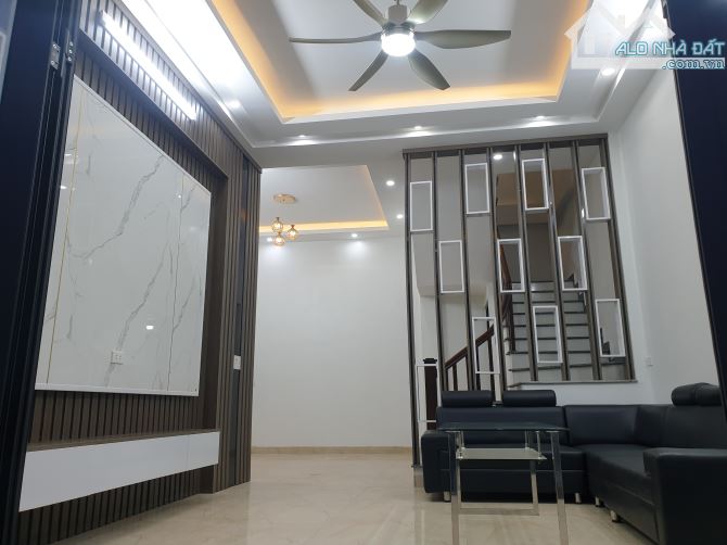 BÁN NHÀ ĐẸP 2.35 TỶ 3 TẦNG 50M2 ( ĐÔNG BẮC ) NGÕ PHÙ NGHĨA