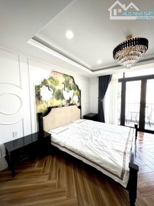 Gấp gấp nhà hẻm Hoàng Việt - cách mặt tiền 30m - 65m2 - 4.8x14m - 4 tầng - 4PN - 11 tỷ
