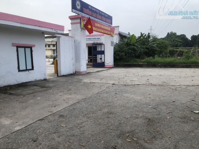 BÁN NHÀ CẤP 4 ĐẸP TỔ 45 TT ĐÔNG ANH - 2 THOÁNG- Ô TÔ TRÁNH NGÕ THÔNG