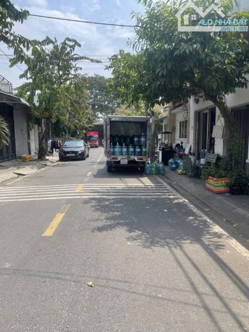 Bà Điểm (HM) bán nhà (6,2x18) đường 10m gần đường QL 22, bến xe An Sương giá 6,8tỷ.