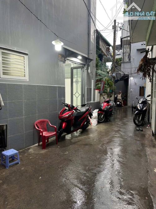 Bán nhà Nguyễn Duy giá 2.95tỷ shr, dt 3,3x7m 3tầng 2pn.