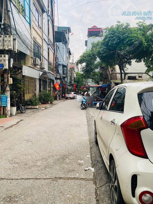 Bán nhà đẹp Tân Mai ngõ ô tô tránh, vỉa hè kinh doanh 22m2 - 4 tầng, giá 6.4 tỷ