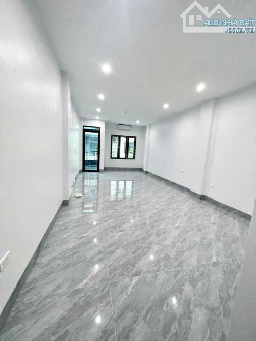 PHÂN LÔ LIỀN KỀ MẬU LƯƠNG THANG MÁY