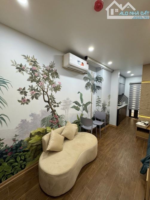 Bán Tòa CHDV Vũ Ngọc Phan, Gara ô tô, 95m², giá 41.9 tỷ 🏡✨