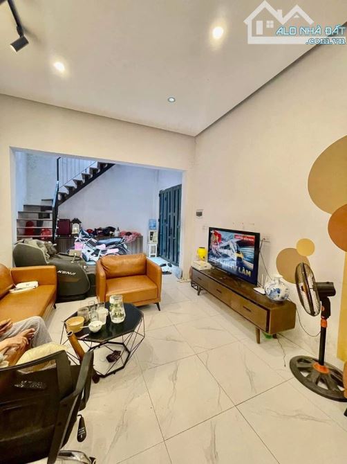 Kim Giang – 84M² – MT 5M – 3 TẦNG – 11.8 TỶ – Cách Phố 10m