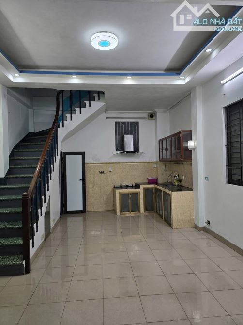 9.5 TRIỆU 🏡 CHO THUÊ NHÀ NGUYÊN CĂN PHỐ NGỌC LÂM – BỒ ĐỀ 🚗 Ô TÔ ĐỖ GẦN – 3PN – NỘI THẤT