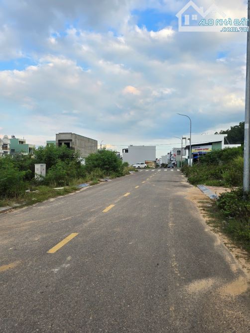 Đất gara quyền có sổ, dt: 100 mét, ngang 5, đường A5, đơ11, hướng tây nam