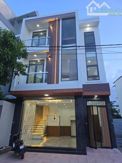 Bá nhà mặt tiền đường Nguyễn Quảng, view sông Hà Thanh 1, Quy Nhơn
