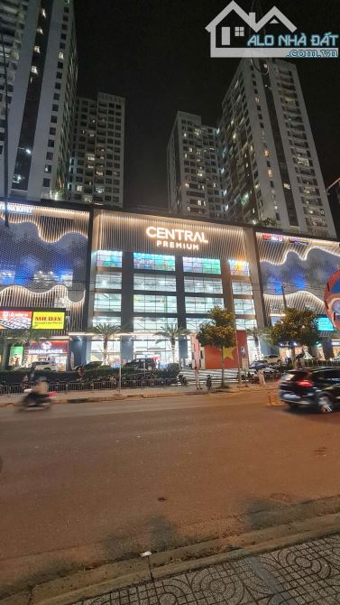 Bán 3 căn liền kề mặt tiền đường Dương Quang Đông, Phường Chánh Hưng. Vị trí kinh doanh