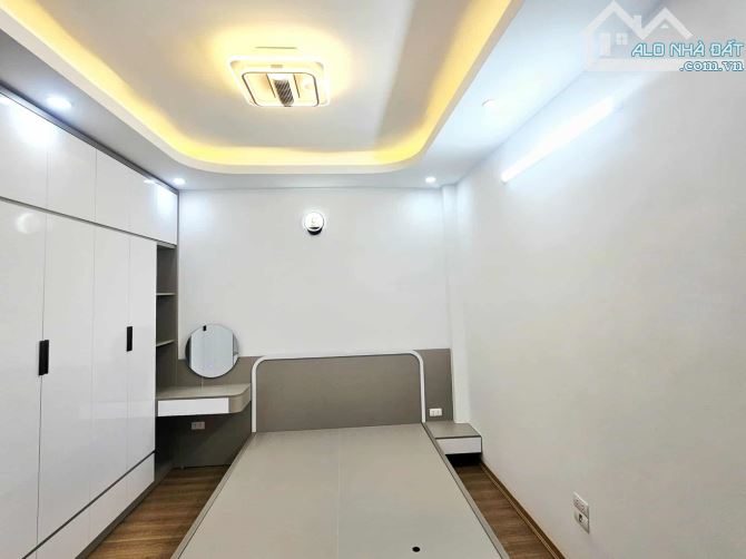 Nhà bán phố Trần Hữu Tước- Đống Đa- nhà mới tinh 38m - 7 tầng - thang máy xịn - 10