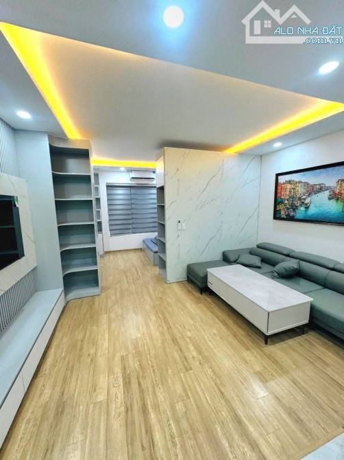 Đội Nhân 10 tầng thang máy, có hầm, oto tải tránh vỉa hè, full nội thất xịn. Giá 24.5 tỷ - 10