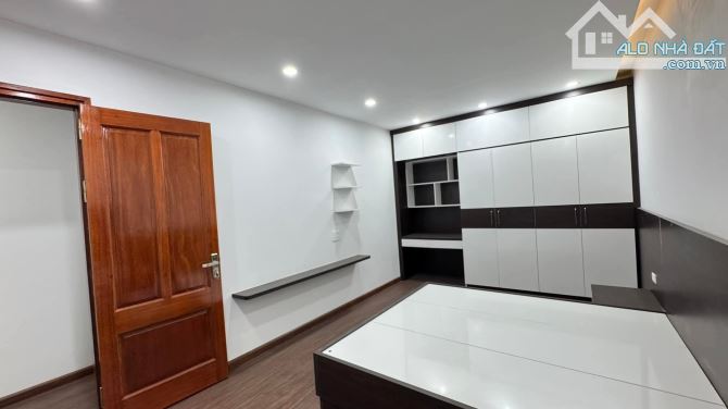 7 tầng thang máy,vỉa hè thênh thang,kdoanh sầm uất Minh Khai, oto tránh, 72m2.Giá 24.5 tỷ - 10