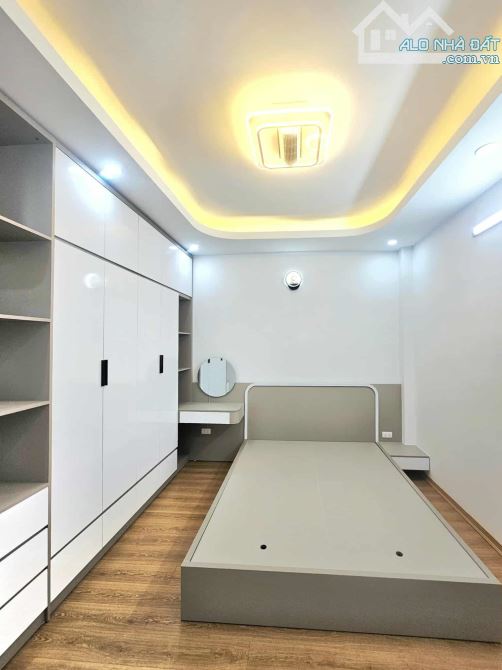 Nhà bán phố Trần Hữu Tước- Đống Đa- nhà mới tinh 38m - 7 tầng - thang máy xịn - 11
