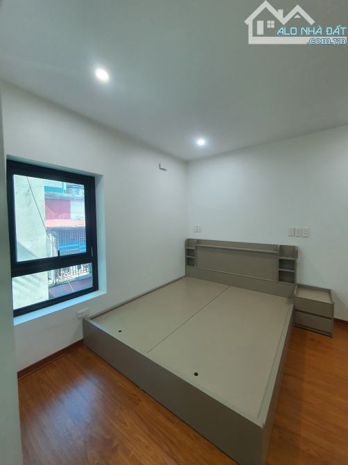 Bán căn hộ TT mặt phố Nguyễn Bỉnh Khiêm 43m, 2 ngủ, 2 wc, full nội thất, nhà đẹp ở ngay. - 1