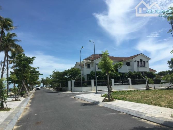 Chính chủ gửi bán lô đất biển hai mặt tiền view sông siêu đẹp Nhật Lệ Bảo Ninh - 1