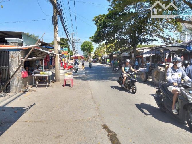 Đất Bán - Vị trí đối diện Trường Lái Nhuận Đức Ngay Chợ 236m2 Full Thổ Xây dựng tự do - 1