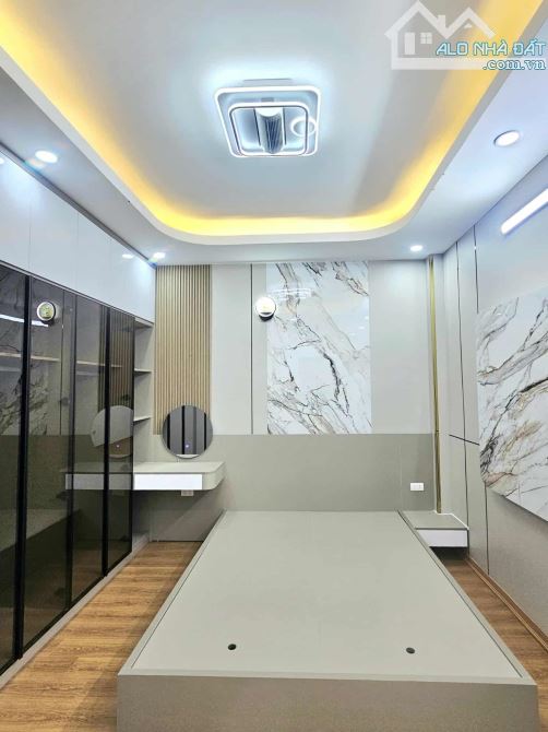 Nhà bán phố Trần Hữu Tước- Đống Đa- nhà mới tinh 38m - 7 tầng - thang máy xịn - 1