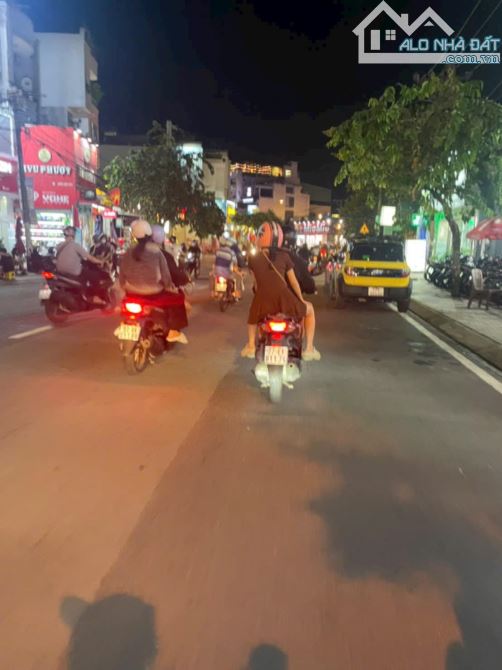 CHDV 5 TẦNG - 20 PHÒNG - THU NHẬP 80 TRIỆU • NGAY ĐH NGÂN HÀNG, KHU SẦM UẤT - 1