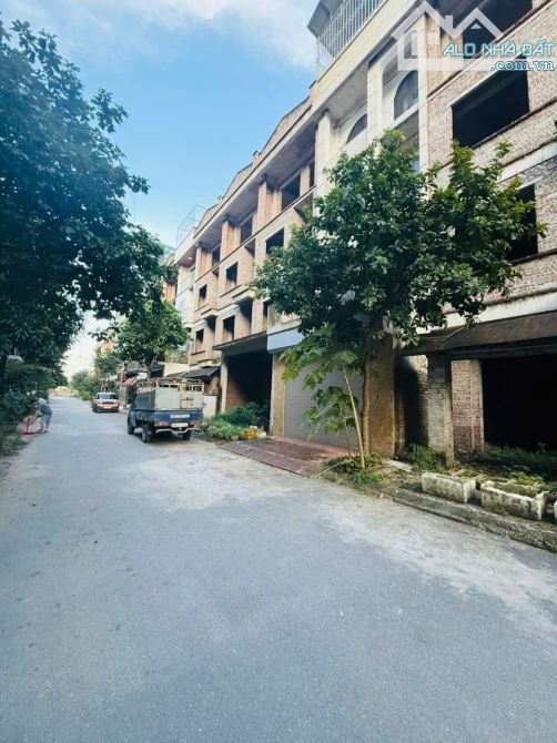 Bán nhà LK Lộc Ninh Chúc Sơn, phân lô, vỉa hè  68m 5 tầng, nội thất đầy đủ giá 10,5 tỷ - 1