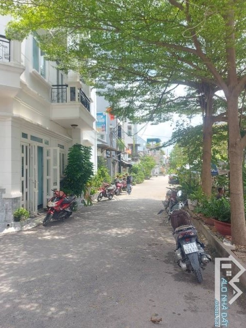 Đất full thổ cư, DT: 4x27m, khu dân cư đồng bộ cao tầng, đường oto 6m, đường Thạnh Xuân 33 - 1