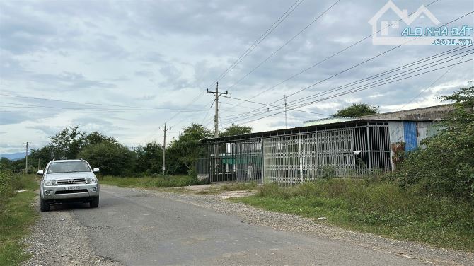 Bán 1550m2 có 300m2 đất ở ONT mặt tiền đường ĐT 711, ngang 19m giá tốt nhất chỉ 2.5 tỷ - 1