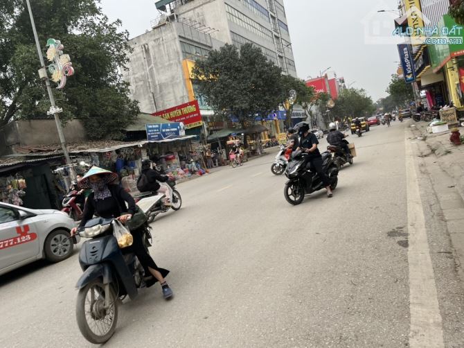 SIÊU PHẨM NHÀ KINH DOANH CHỢ TÓ ĐÔNG ANH - VỈA HÈ - KINH DOANH SIÊU ĐỈNH- Ô TÔ TẢI TRÁNH - 1