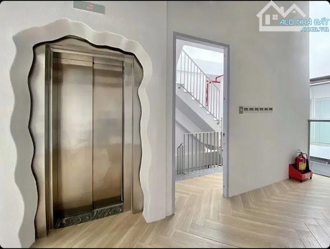 BÁN TOÀ NHÀ VĂN PHÒNG 2,600 M2- MT NAM KỲ KHỞI NGHĨA,Q1- DT: 8,7X40- 9 TẦNG- 250 TỶ - 1
