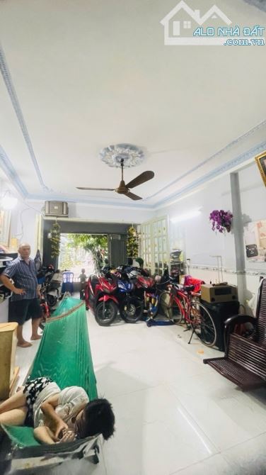 BÁN GẤP NHÀ HẺM XE HƠI 6M HUỲNH THIỆN LỘC , 70M2 , 4 x 17,5 , 3 TẦNG , 4PN . GIÁ NHỈNH 6TỶ - 1