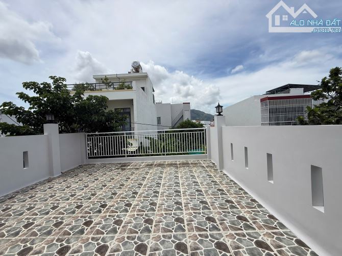 💥 Chủ nhà về Bắc cần bán lại căn nhà 2 tầng gần chợ Ga, Vĩnh Ngọc. Chỉ 3,2 tỷ TL DT 79mv - 1