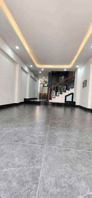 Bán Gấp  nhà ngô quyền 50m2 x 5 tầng thang  máy  Ô tô đỗ cửa  phố xá sầm uất - 1