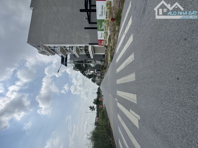 🏠 BÁN NHÀ LÔ GÓC 4 TẦNG – CHỢ TRUNG TÂM THỊ TRẤN HỒ – THỊ XÃ THUẬN THÀNH - 1