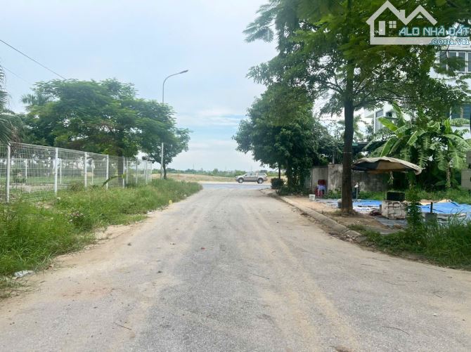 Bán đất thông 2 đầu  Viglacera Đông Yên . dt 87m . mt 6m . hướng ĐB & TN  . giá 2 tỷ 950 - 1