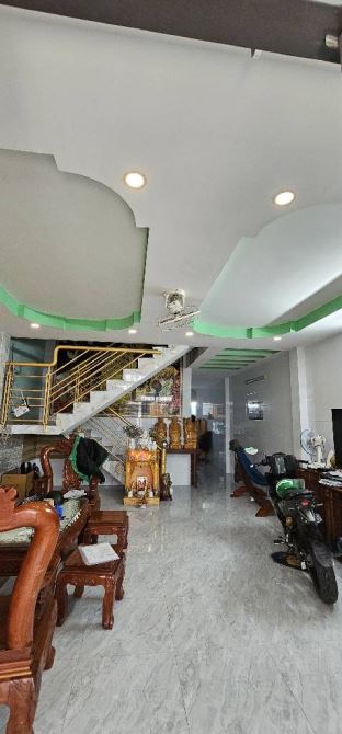 CÁCH MẶT TIỀN VÀI CĂN , NGANG LỚN 6M , NỞ HẬU -  NHÀ ĐẸP Ở NGAY 97M2 CHỈ 5.5 TỶ - 1