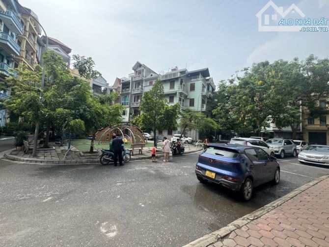 CĂN HỘ CHUNG CƯ HOME XUÂN LA .3 PHÒNG NGỦ .LÔ GÓC 2 BAN CÔNG .TẶNG  NỘI THẤT  💥DT 132 M2 - 1