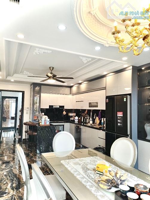 Hoàng Cầu phân lô vip, vị trí 102, KD, ô tô vào nhà, view vườn hoa, 60m*7T thang máy - 1