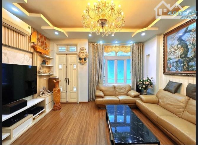 Nhà đẹp Đống Đa – Gara ô tô – Ngõ thông – Diện tích 48m², 5 tầng – Giá hơn 16 tỷ - 1