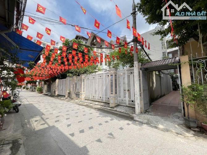 BÁN NHÀ NGỌC THUỴ-CHÍNH CHỦ-DÂN XÂY-5 TẦNG-33m2-NHỈNH 8 TỶ-GẦN Ô TÔ TRÁNH-FULL NỘI THẤT - 1