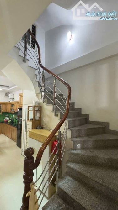 Bán nhà Đội Cấn, nội thất như hình, dựa vào ở ngay - 1