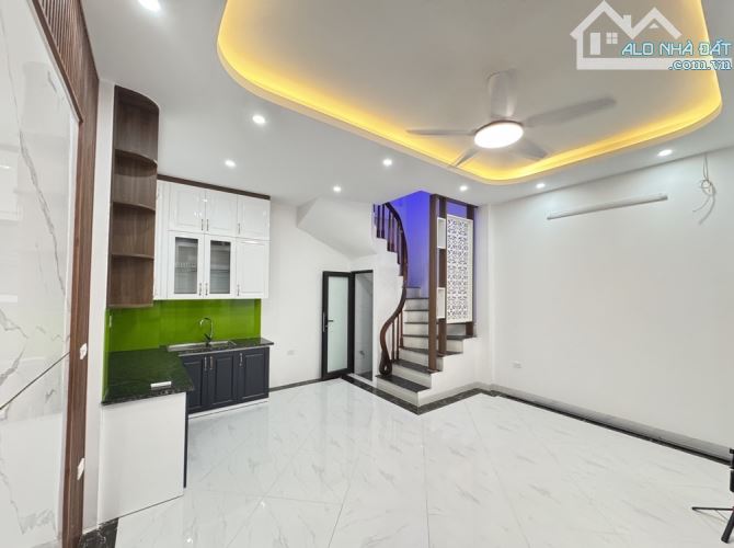Hơn 6 tỷ, nhà đẹp PHÚ DIỄN, 35M2, gần ô tô,  full nội thất. Không lỗi phòng thuỷ - 1