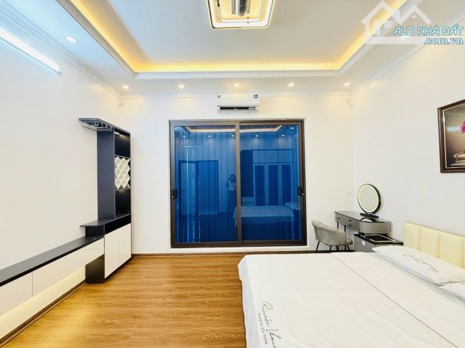 Nhà đẹp 5 tầng 32m2 phố Tây Sơn - Cách MP 5m - 3PN full nội thất - Thoáng sáng - 1