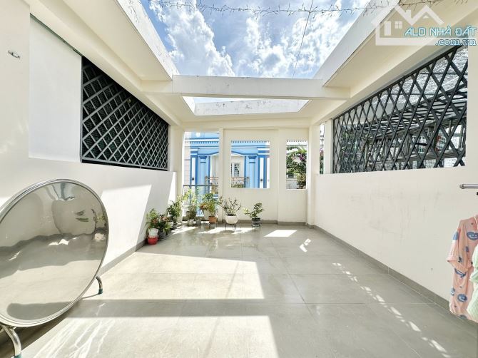 TÒA BUILDING 9T - OTO TRÁNH ĐỖ - GẦN PHỐ - LÔ GÓC - NỞ HẬU - T/ MÁY - DÒNG T.IỀN GẦN 1 - 1